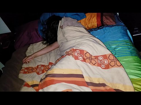 ❤️ Anak tiri berating ibu tiriné enom nalika dheweke turu. Seks kualitas ing kita  ❌️